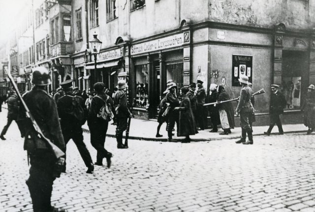 Der Einmarsch der Reichswehr beendete im Herbst 1923 das linkssozialistische Projekt Arbeiterregierung in Sachsen und Thüringen.