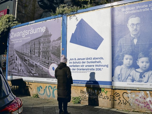 Werbung auf der Straße für Gedenken im Netz: »Zwangsräume in Berlin« ist ab sofort verfügbar.