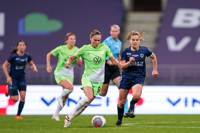 Erreichten ein 3:3 beim Hinspiel im Stade Charlety in Paris: Ewa Pajor (9) und die Wolfsburgerinnen