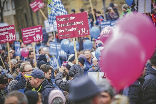 Anschlussfähig für die Mitte der Gesellschaft: Protest gegen Pläne der rot-grünen Landesregierung in Baden-Württemberg, in Schulen über sexuelle Vielfalt zu informieren