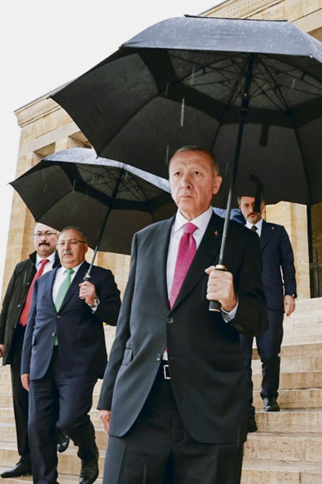 »Er will der Sultan sein, den Atatürk zerstört hat«: Präsident Erdoğan vor dem Mausoleum des Staatsgründers