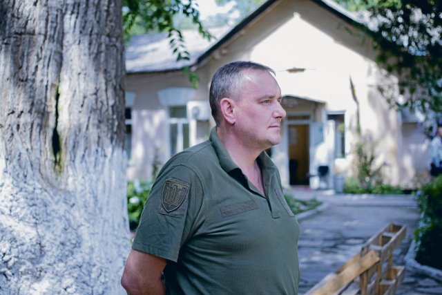 Andrij hat nach seinem Fronteinsatz Albträume. In einer Klinik in Odessa lernt er nach einem Jahr in der ukrainischen Armee, wieder durchzuschlafen.