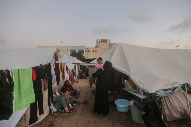 Palästinenser in einem von den Vereinten Nationen betriebenen Flüchtlingslager in Chan Junis im südlichen Gazastreifen