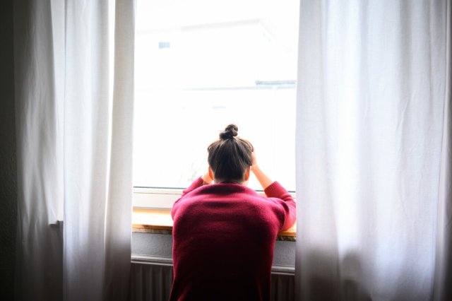 25 Prozent der Erwachsenen in Deutschland fühlen sich sehr einsam. Mehr als doppelt so hoch ist der Wert bei Menschen, die sich nach eigenen Angaben aktuell in einer depressiven Phase befinden.