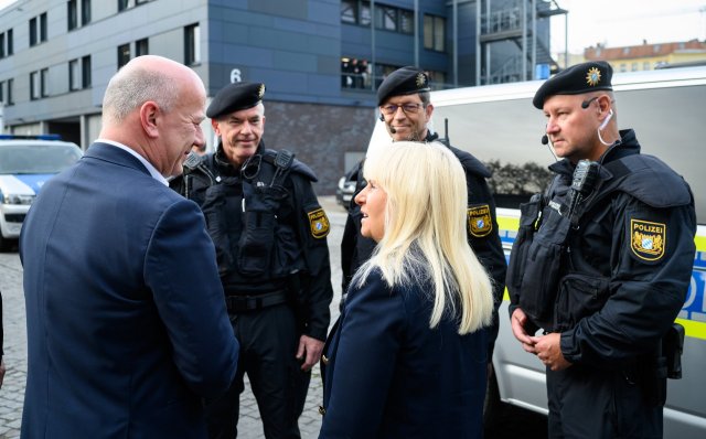 Solidarität auch mit der bayerischen Polizei: Der Regierende Bürgermeister Kai Wegner (CDU) und Innensenatorin Iris Spranger (SPD)