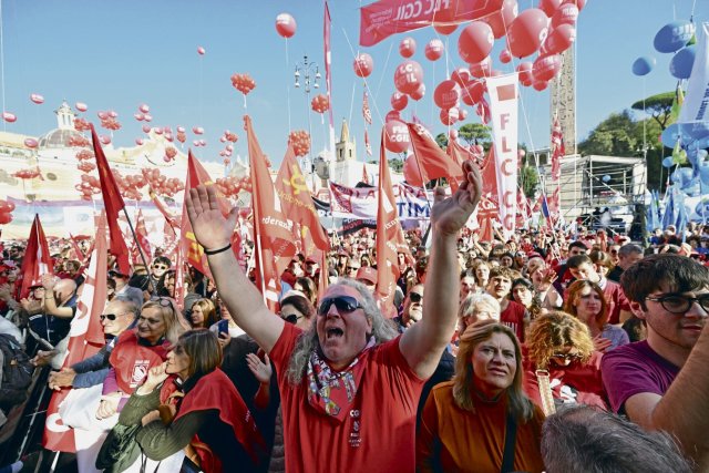 Den Generalstreik am vergangenen Freitag begleitete eine Großkundgebung der Gewerkschaften auf der Piazza del Popolo in Rom.