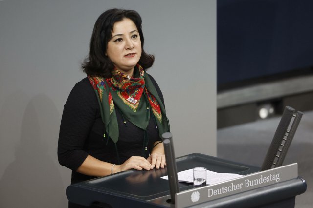 Gökay Akbulut im Januar in einer Sitzung des Deutschen Bundestages. In der Türkei war die Abgeordnete wegen »Propaganda für eine Terrororganisation« festgenommen worden.