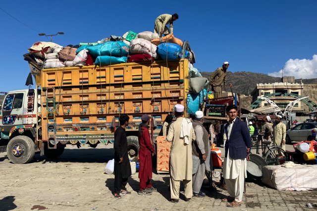 Tausende Afghanen verlassen derzeit täglich Pakistan. Die Bundesregierung hat ihr Versprechen, tausende ehemalige Ortskräfte aufzunehmen, bis heute nicht umgesetzt.