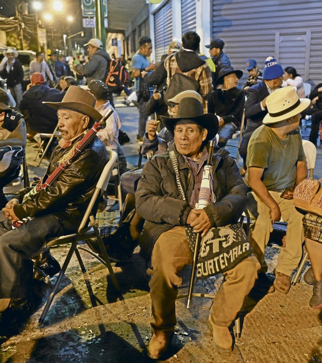 Indigene aus Guatemala nehmen kurz eine Auszeit von ihren Protes...