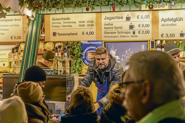 Schon 2022 und in vielen Vorjahren zeigten sich die Weihnachtsmärkte (wie hier in Leipzig) als alkoholgetränkte Volksbelustigung.