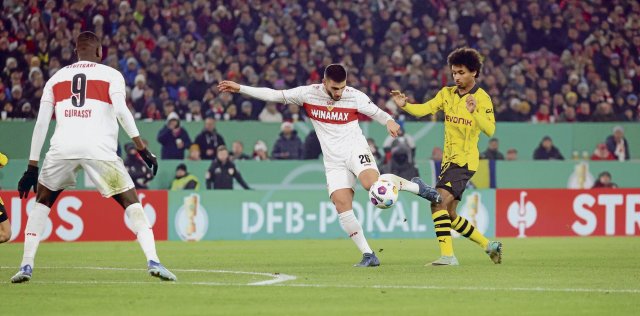 Stuttgarts Deniz Undav (M.) spielte die Dortmunder um Karim Adeyemi schwindlig. Er würde das gern auch fürs DFB-Team tun.