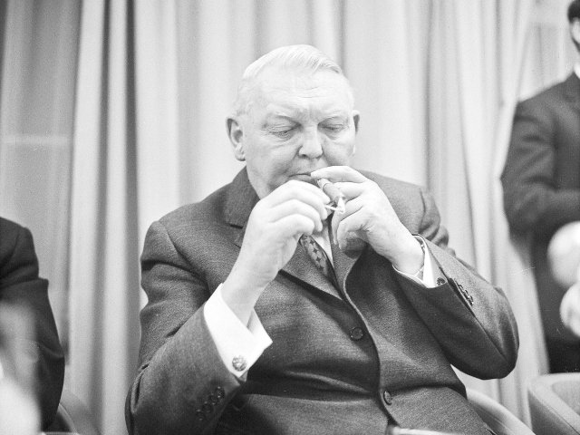 Bundeskanzler Ludwig Erhard, 1964: Mit seinem Sachbuch »Wohlstand für Alle« von 1957 prägte er das bis heute gültige Narrativ, dass Wohlstand eigentlich Wirtschaftswachstum bedeute.