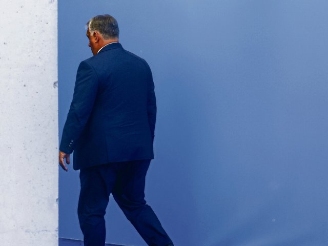 Abstimmung mit den Füßen: Auf dem EU-Gipfel verließ Ungarns Premier Orbán den Raum und ermöglichte so den einstimmigen Beschluss zur Aufnahme von EU-Beitrittsverhandlungen mit der Ukraine. Das Bild oben entstand im Sommer.
