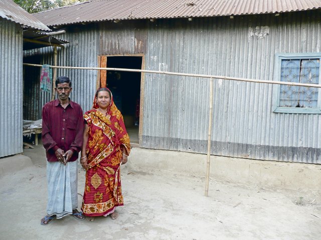 Rikha Begum und ihr Mann fürchten Mikrokredite wegen der hohen Zinssätze.