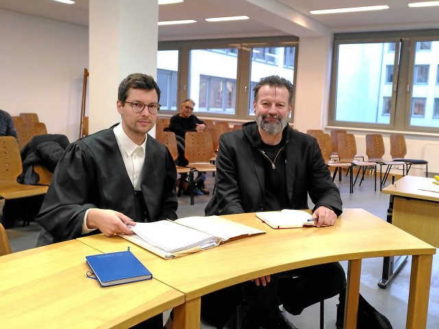 Rechtsanwalt Jakob Heering und Kläger Elmar Wigand