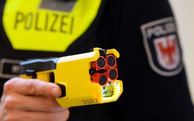 Umstrittene Elektroschocker: Bundespolizei beschafft Taser mit