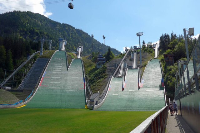 Auch die Schanzen im Tournee-Auftaktort Oberstdorf sind natürlich mit Matten fürs Springen ohne Schnee ausgerüstet.