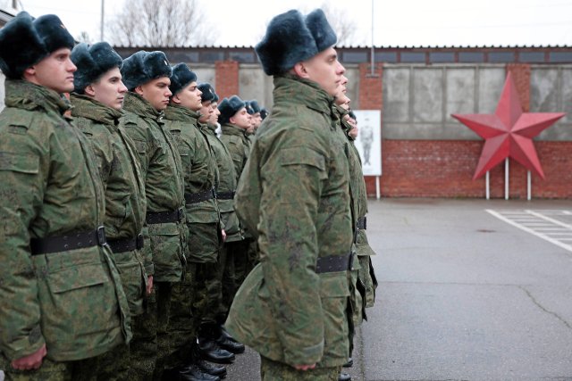 Wer kann, versucht den Dienst in der russischen Armee zu vermeiden. Für viele Männer, vor allem aus ärmeren Regionen, ist das Militär aber nach wie vor eine Aufstiegschance.
