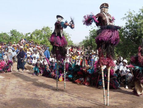 Die traditionellen Tänze der Dogon werden heute vor allem für Touristen aufgeführt.