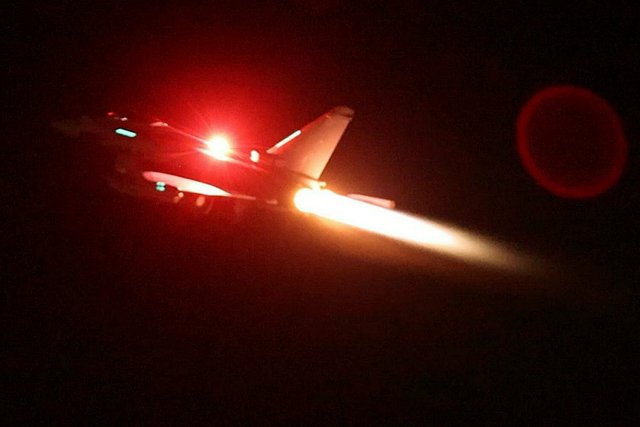 Ein Kampfflugzeug der Royal Air Foce hebt am 11. Janaur vom Luftwaffenstützpunkt Akrotiri auf Zypern mit Ziel Jemen ab.