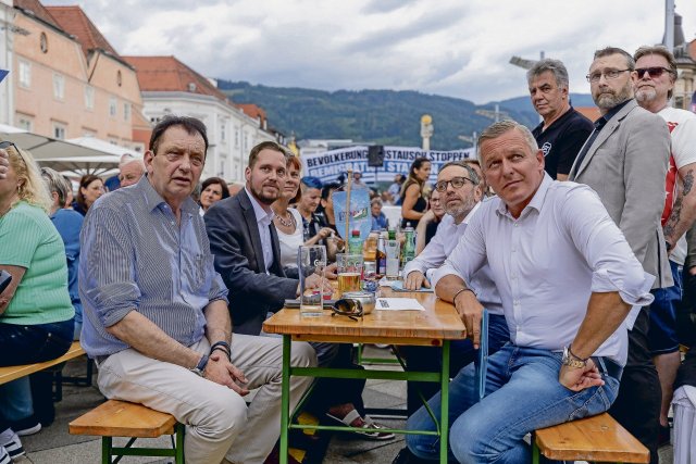 Die FPÖ hat die Oberhoheit über die Stammtische – hier die Führungsspitze bei einer Kundgebung in der Steiermark.