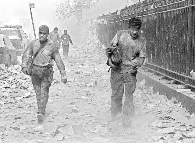 Coventry, Dresden, Vietnam oder Gaza? Eines der ersten Bilder vom 11. September 2001 in New York – bevor die Welt erfuhr, dass es sich um einen Terroranschlag handelte