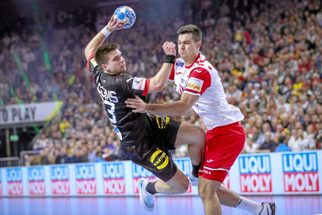 U21-Weltmeister Renars Uscins (l.) ist Teil der Zukunft des deutschen Handballs. Schon jetzt trifft er im EM-Halbfinale auf Weltmeister Dänemark.