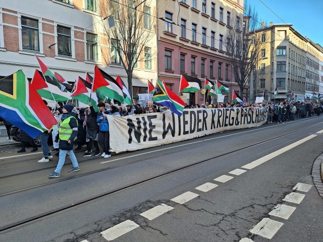 Die Botschaft dürfte auch bei #ZusammenGegenRechts willkommen sein, die Menschen sind es aber vielfach nicht: Palästinensische Demonstration am Wochenende in Leipzig.