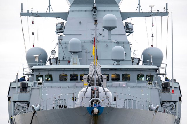Die Fregatte »Hessen« der Deutschen Marine soll sich im Roten Meer am Schutz der Handelsroute gegen Angriffe der Huthi-Milizen beteiligen.