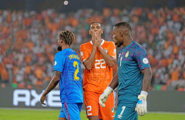 Sebastien Haller (M.) entschied das Halbfinale gegen die Kongolesen mit seinem Treffer für Côte d’Ivoire.