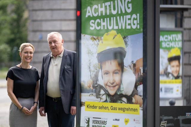Verkehrssenatorin Manja Schreiner (CDU) kümmert sich vor allem um Schulwegsicherheit, wenn das nur bedeutet, Plakate aufzuhängen.