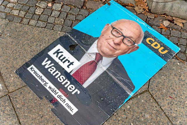 Während Kurt Wansners Aussagen nicht mehr tiefer sinken können, liegt der CDU-Abgeordnete selbst noch lange nicht am Boden.