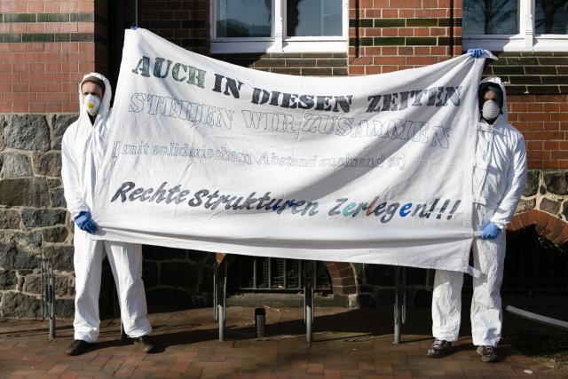 In Neumünster hat die Antifa viel zu tun – hier vor vier Jahren mit einem Transparent vor dem Amtsgericht.