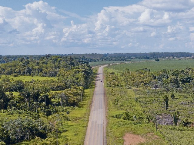 Die Straße BR-319 zwischen den Bundesstaaten Amazonas and Rondônia in Brasilien