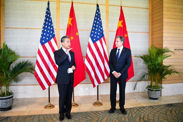 Die Außenminister Chinas und der USA, Wang Yi und Antony Blinken, am 9. Juli 2022 in Bali