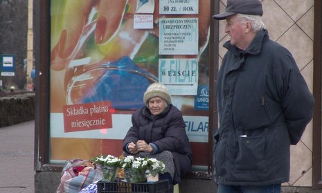 Blumenverkäuferin in Szczecin – Viele Rentner haben nicht genug Geld zum Leben.