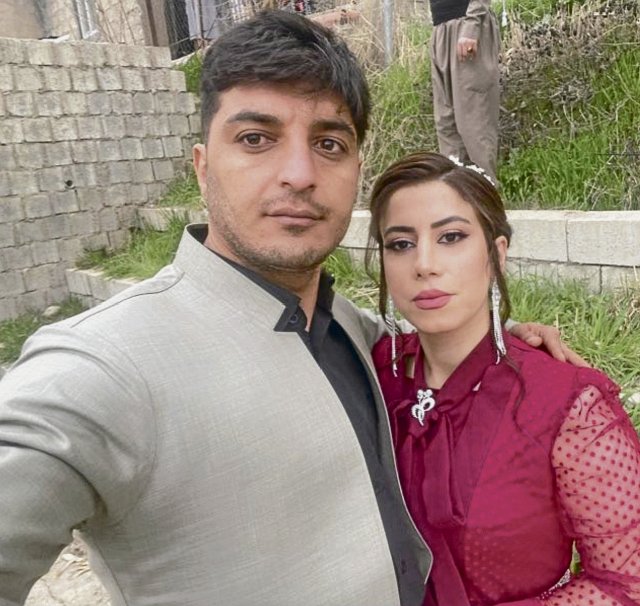 Maria Mahmudi (r) mit ihrem Mann Mohammad Faramarzi.