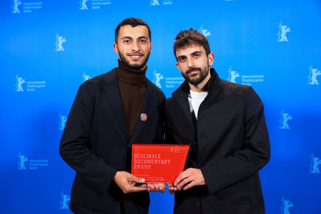 Basel Adra und Yuval Abraham habe den Dokumentarfilmpreis der Be...