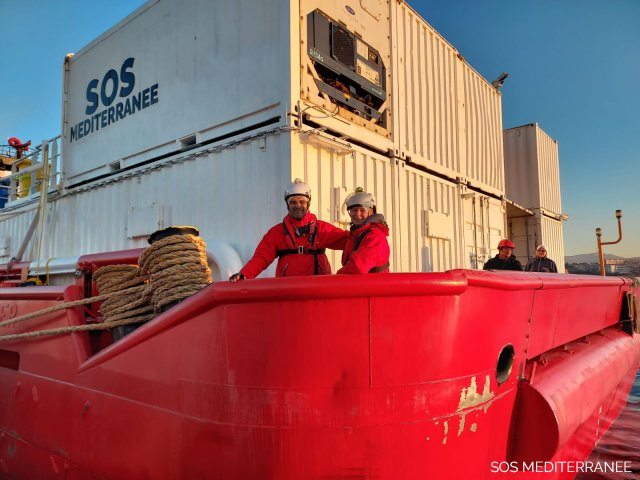 Das Rettungsschiff der Organisation SOS Mediterranée darf wieder auslaufen, um in Seenot geratene Geflüchtete zu bergen (Archivbild).