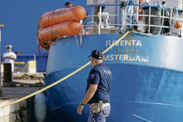 Bis zu ihrer Beschlagnahme im Sommer 2017 nahm die »Iuventa« rund 14 000 Menschen an Bord.