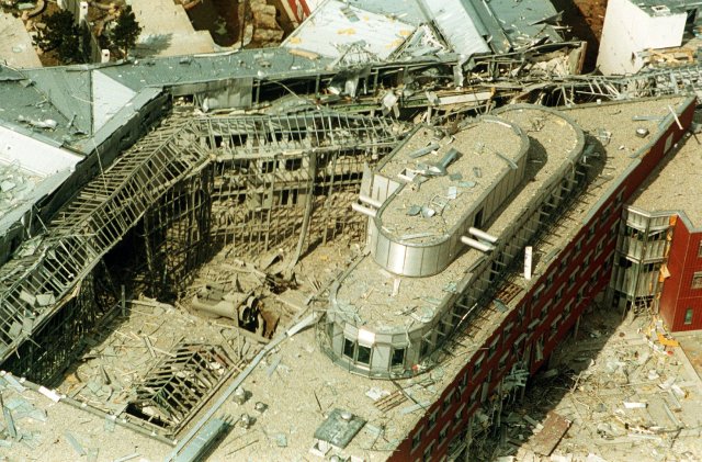 1993 zerstörten RAF-Mitglieder das im Bau befindliche Gefängnis ...