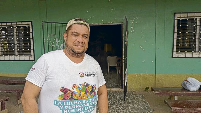 Der Aktivist Fabrício Mendoza setzt sich in Honduras für die queere Commu­nity ein.