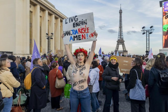 Demonstration in Paris für die Verankerung des Rechts auf Abtreibung in der französischen Verfassung