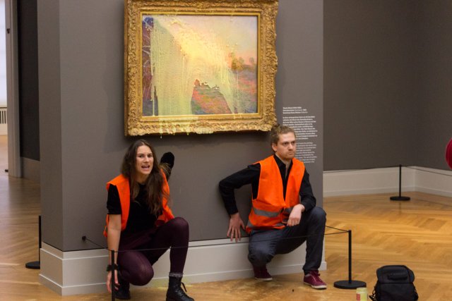Im Oktober 2022 warf Mirjam Herrmann zusammen mit einem anderen Aktivisten der Letzten Generation Kartoffelbrei auf ein Gemälde von Claude Monet im Potsdamer Museum Barberini und klebte sich anschließend an die Wand, um auf die Klimakatastrophe aufmerksam zu machen.