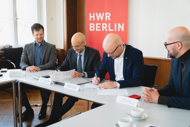 Unterzeichnung der Kooperationsvereinbarung zwischen der IHK Berlin und der HWR Berlin am 13. März 2024