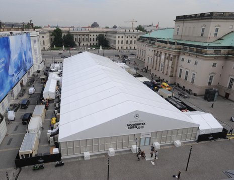 Mahnmal begraben: Zelt auf dem Bebelplatz ND-