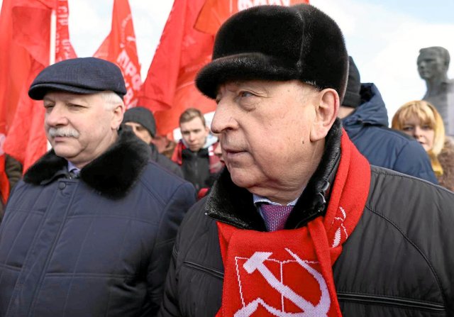 Nikolai Charitonow (rechts) muss darum kämpfen, dass seine Kommunisten weiter zweitstärkste Kraft in Russland bleiben.