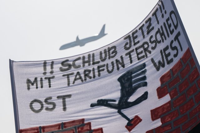 Verdi-Protest am Flughafen Berlin-Brandenburg