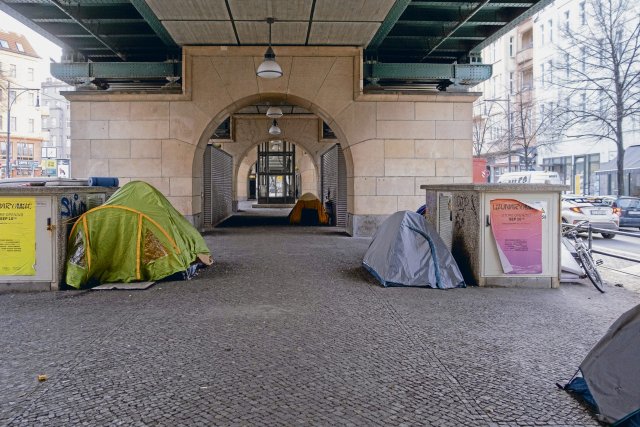 Bis 2030 will Berlin Obdachlosigkeit beenden, doch die Sozialverwaltung scheint derzeit in die gegenteilige Richtung zu arbeiten.