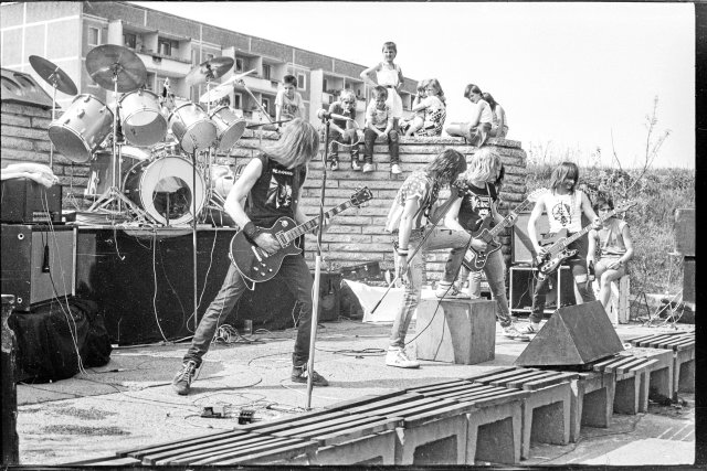 An der Seite der Werktätigen? Die Heavy-Metal-Band Asathor im Jugendclub der Bauarbeiter in Magdeburg